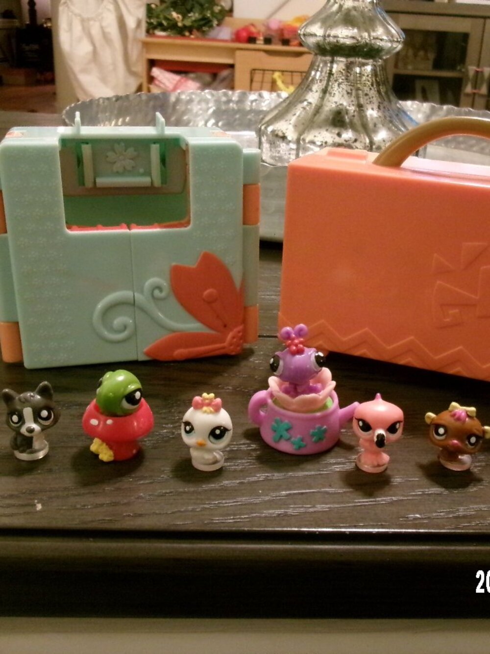 Littlest Pet Shop LPS 2 Carry Cases 2007,2008 Playset w/ 6 Mini Pet Figures Lot